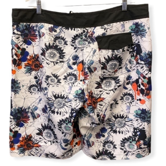 MAMBO Australia SKULL / Pistol Gun Board Shorts XL - Picture 4 of 7